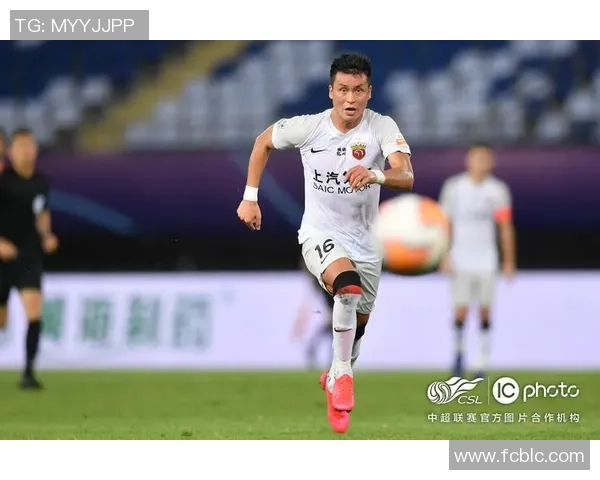 上海上港与青岛黄海青港历史交锋比分回顾与分析